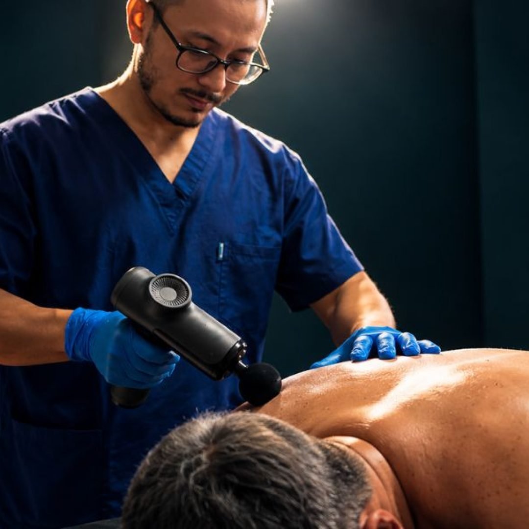 Terapia muscular con pistola de masaje2